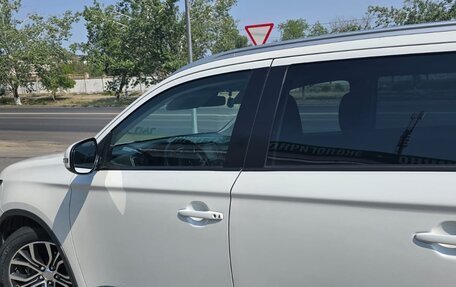 Mitsubishi Outlander III рестайлинг 3, 2017 год, 2 200 000 рублей, 6 фотография