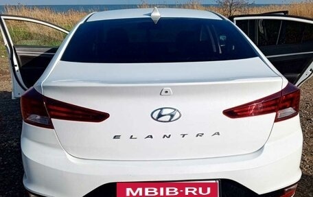 Hyundai Elantra VI рестайлинг, 2019 год, 1 950 000 рублей, 5 фотография