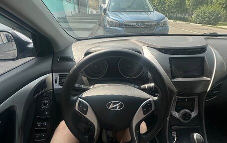 Hyundai Avante, 2011 год, 750 000 рублей, 2 фотография