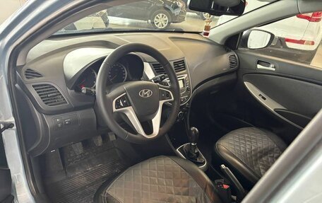 Hyundai Solaris II рестайлинг, 2013 год, 740 000 рублей, 11 фотография