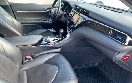 Toyota Camry, 2018 год, 2 190 000 рублей, 12 фотография