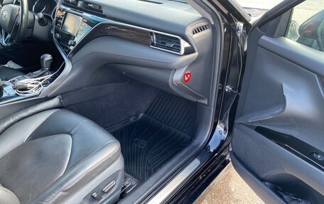 Toyota Camry, 2018 год, 2 190 000 рублей, 10 фотография