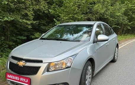 Chevrolet Cruze II, 2009 год, 595 000 рублей, 4 фотография