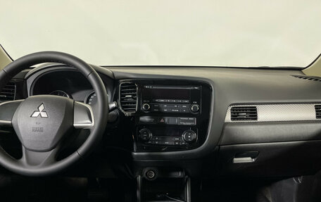 Mitsubishi Outlander III рестайлинг 3, 2014 год, 1 247 000 рублей, 12 фотография