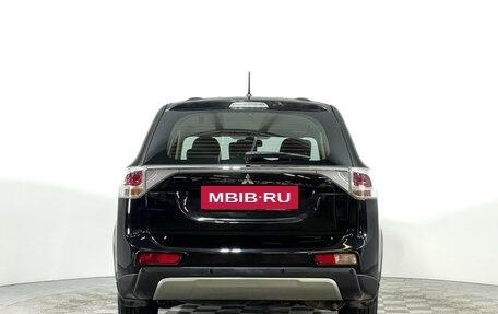 Mitsubishi Outlander III рестайлинг 3, 2014 год, 1 247 000 рублей, 6 фотография