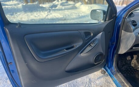 Toyota Yaris I рестайлинг, 2003 год, 255 000 рублей, 15 фотография