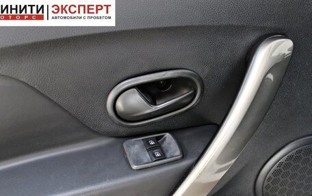 Renault Logan II, 2017 год, 749 900 рублей, 11 фотография
