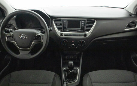 Hyundai Solaris II рестайлинг, 2017 год, 999 000 рублей, 14 фотография