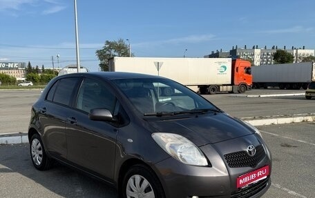 Toyota Yaris III рестайлинг, 2008 год, 700 000 рублей, 1 фотография