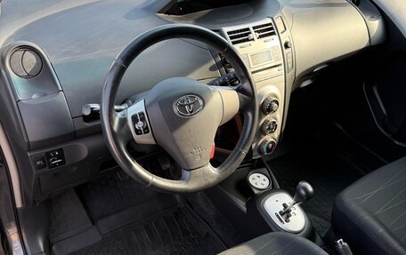 Toyota Yaris III рестайлинг, 2008 год, 700 000 рублей, 12 фотография