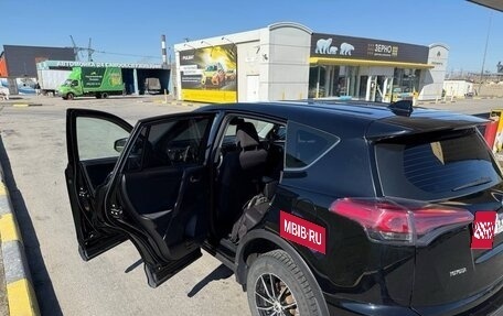 Toyota RAV4, 2018 год, 2 400 000 рублей, 3 фотография