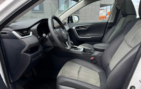 Toyota RAV4, 2025 год, 4 300 000 рублей, 9 фотография
