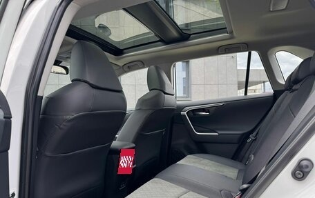 Toyota RAV4, 2025 год, 4 300 000 рублей, 11 фотография