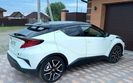Toyota C-HR I рестайлинг, 2021 год, 2 500 000 рублей, 3 фотография