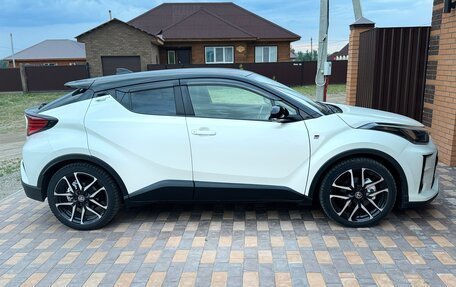 Toyota C-HR I рестайлинг, 2021 год, 2 500 000 рублей, 14 фотография