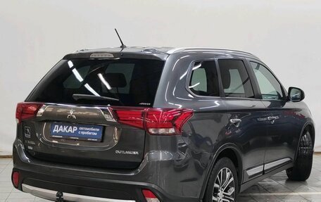 Mitsubishi Outlander III рестайлинг 3, 2015 год, 1 500 000 рублей, 3 фотография