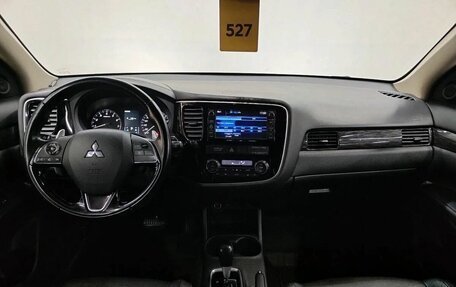 Mitsubishi Outlander III рестайлинг 3, 2015 год, 1 500 000 рублей, 7 фотография