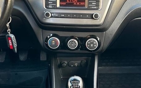 KIA Rio III рестайлинг, 2015 год, 935 000 рублей, 6 фотография