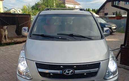 Hyundai H-1 II рестайлинг, 2011 год, 1 350 000 рублей, 2 фотография