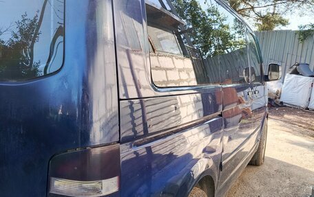 Volkswagen Multivan T5, 2003 год, 1 000 000 рублей, 2 фотография