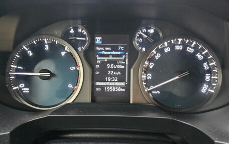 Toyota Land Cruiser Prado 150 рестайлинг 2, 2017 год, 4 000 000 рублей, 3 фотография
