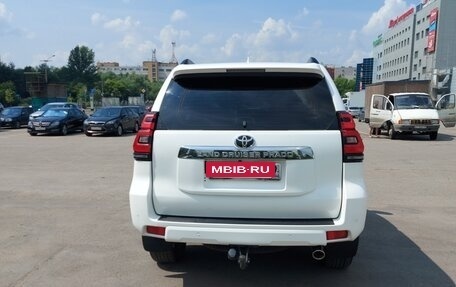 Toyota Land Cruiser Prado 150 рестайлинг 2, 2017 год, 4 000 000 рублей, 7 фотография