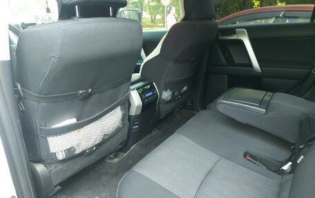 Toyota Land Cruiser Prado 150 рестайлинг 2, 2017 год, 4 000 000 рублей, 8 фотография
