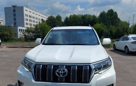 Toyota Land Cruiser Prado 150 рестайлинг 2, 2017 год, 4 000 000 рублей, 10 фотография