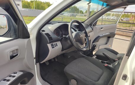 Mitsubishi L200 IV рестайлинг, 2013 год, 1 290 000 рублей, 25 фотография