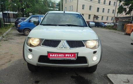 Mitsubishi L200 IV рестайлинг, 2013 год, 1 290 000 рублей, 28 фотография