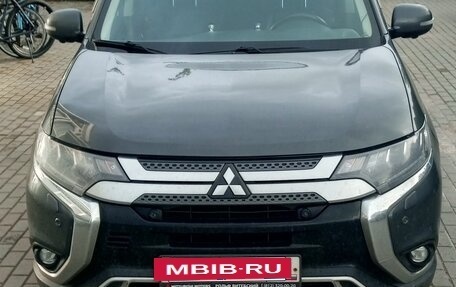 Mitsubishi Outlander III рестайлинг 3, 2019 год, 2 700 000 рублей, 8 фотография