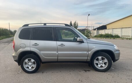 Chevrolet Niva I рестайлинг, 2012 год, 500 000 рублей, 4 фотография