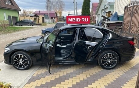 BMW 3 серия, 2019 год, 3 900 000 рублей, 18 фотография
