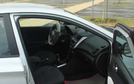 Hyundai Solaris II рестайлинг, 2015 год, 980 000 рублей, 10 фотография