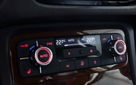 Volkswagen Touareg III, 2012 год, 1 997 000 рублей, 22 фотография