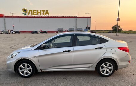 Hyundai Solaris II рестайлинг, 2013 год, 490 000 рублей, 2 фотография