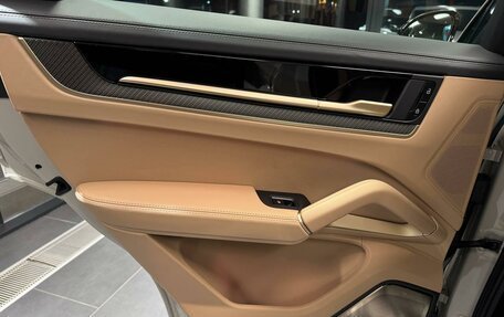 Porsche Cayenne III, 2024 год, 20 940 000 рублей, 24 фотография