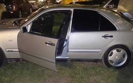 Mercedes-Benz E-Класс, 1998 год, 550 000 рублей, 7 фотография