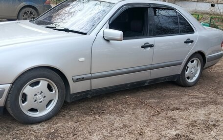 Mercedes-Benz E-Класс, 1998 год, 550 000 рублей, 14 фотография