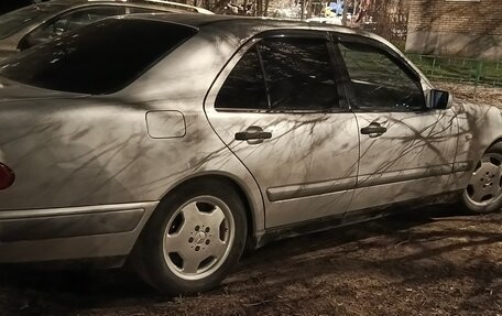 Mercedes-Benz E-Класс, 1998 год, 550 000 рублей, 13 фотография