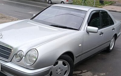 Mercedes-Benz E-Класс, 1998 год, 550 000 рублей, 1 фотография