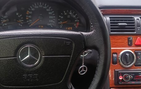 Mercedes-Benz E-Класс, 1998 год, 550 000 рублей, 8 фотография