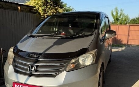 Honda Freed I, 2010 год, 1 000 000 рублей, 16 фотография