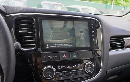 Mitsubishi Outlander III рестайлинг 3, 2022 год, 3 995 000 рублей, 15 фотография