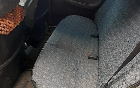 Daewoo Nexia I рестайлинг, 2000 год, 100 000 рублей, 17 фотография