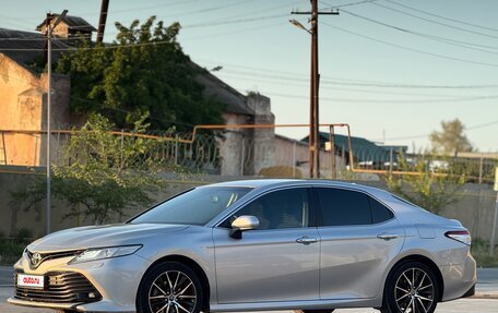 Toyota Camry, 2018 год, 2 250 000 рублей, 7 фотография