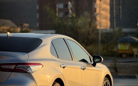 Toyota Camry, 2018 год, 2 250 000 рублей, 10 фотография