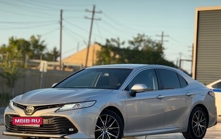 Toyota Camry, 2018 год, 2 250 000 рублей, 5 фотография
