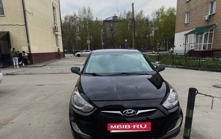Hyundai Solaris II рестайлинг, 2011 год, 860 000 рублей, 4 фотография