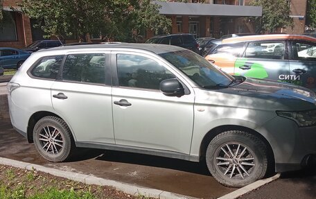 Mitsubishi Outlander III рестайлинг 3, 2014 год, 2 000 000 рублей, 2 фотография